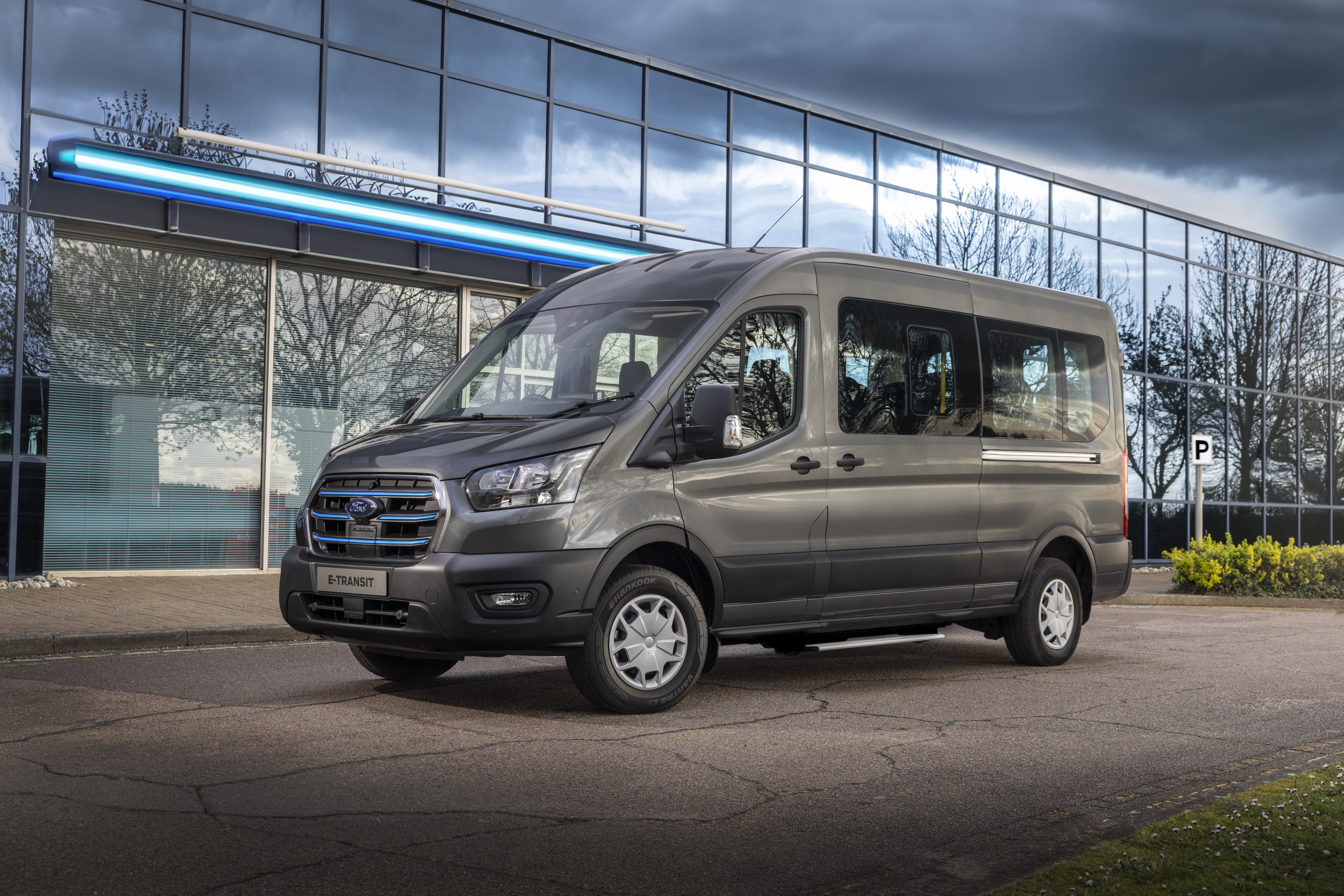 2024Ford_E Transit Minibus_1